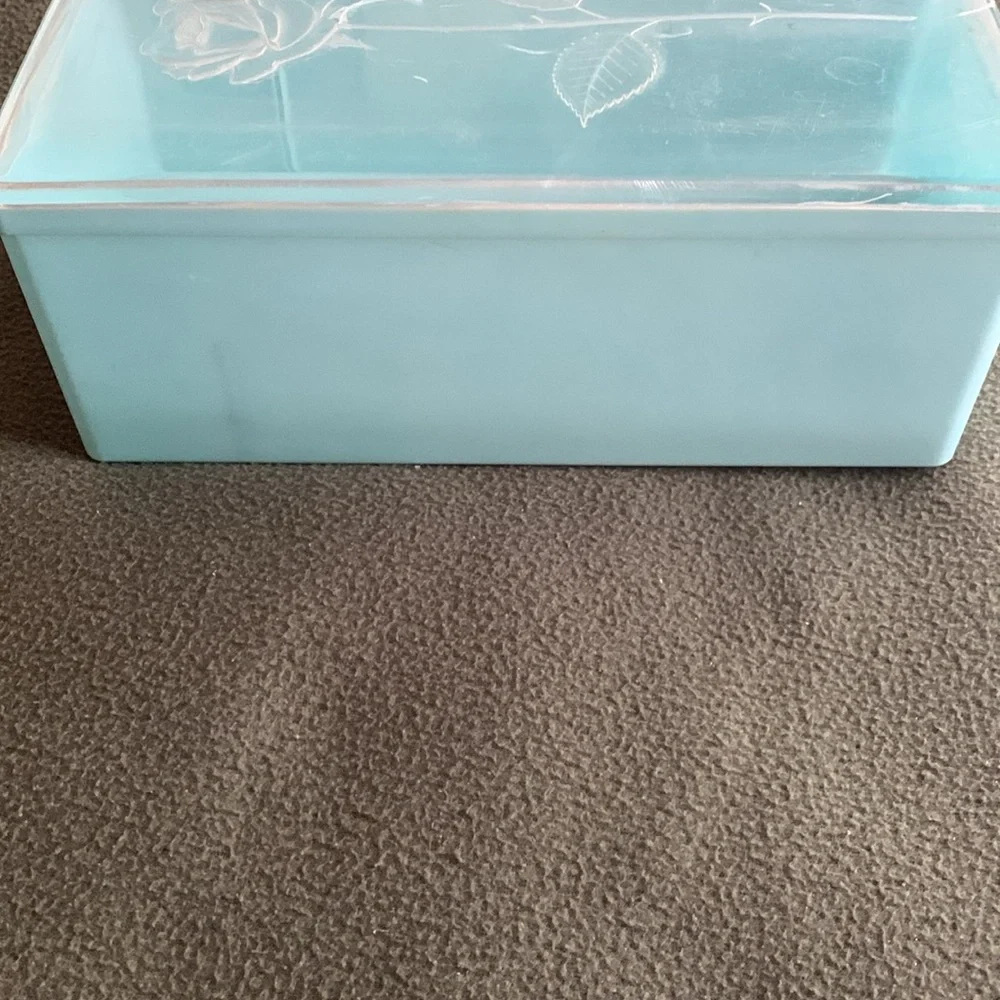 Vintage Wil-hold blue plastic container with lid. Approx 10” x 5” x 3 3/4”